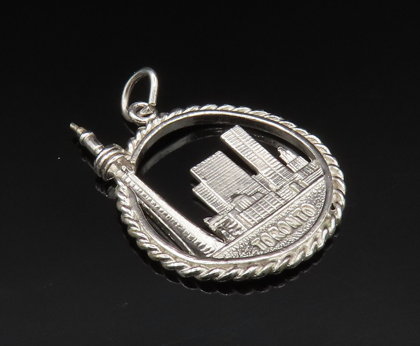 925 Sterling Silver   Vintage CN Tower Toronto Souvenir Pendant  PT20546