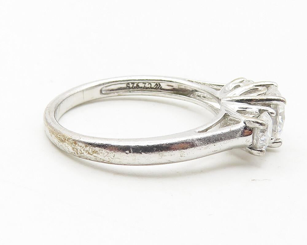 925 Sterling Silver  Cubic Zirconia Graduated Shiny Band Ring Sz 7  RG11575