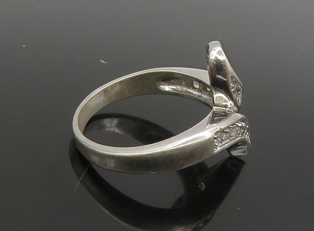 925 Sterling Silver  Vintage Shiny Topaz Ribbon Motif Band Ring Sz 7  RG23629