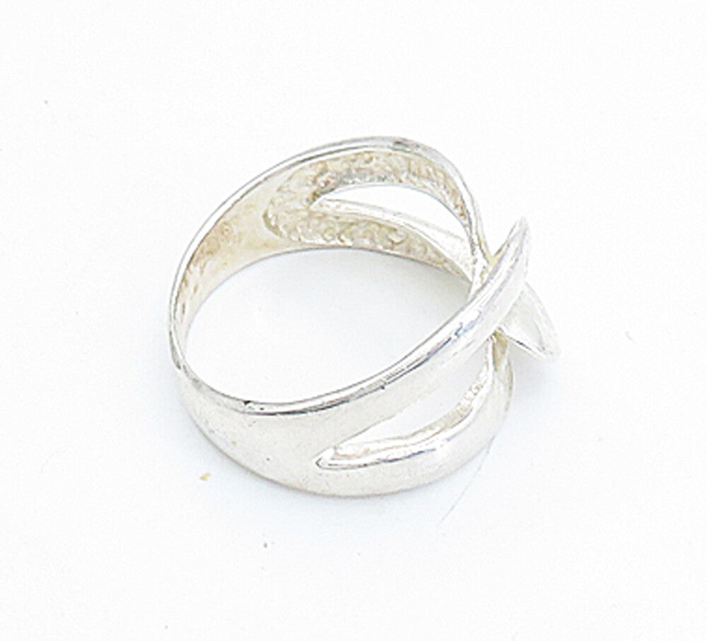 925 Sterling Silver  Shiny Smooth Interlocked Design Band Ring Sz 7  RG5938