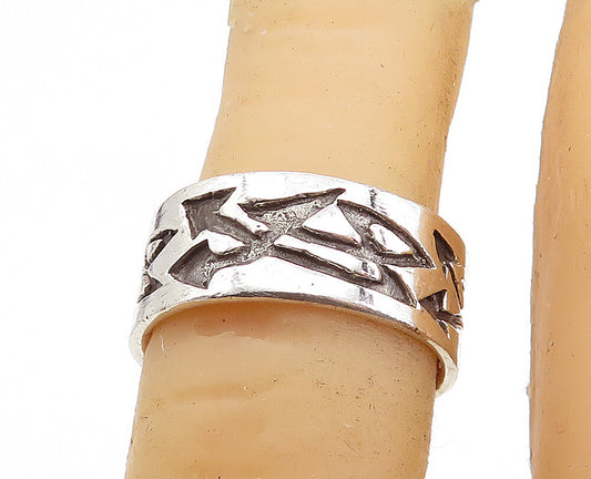 925 Sterling Silver  Vintage Oxidized Arrow Design Band Ring Sz 5.5  RG7353