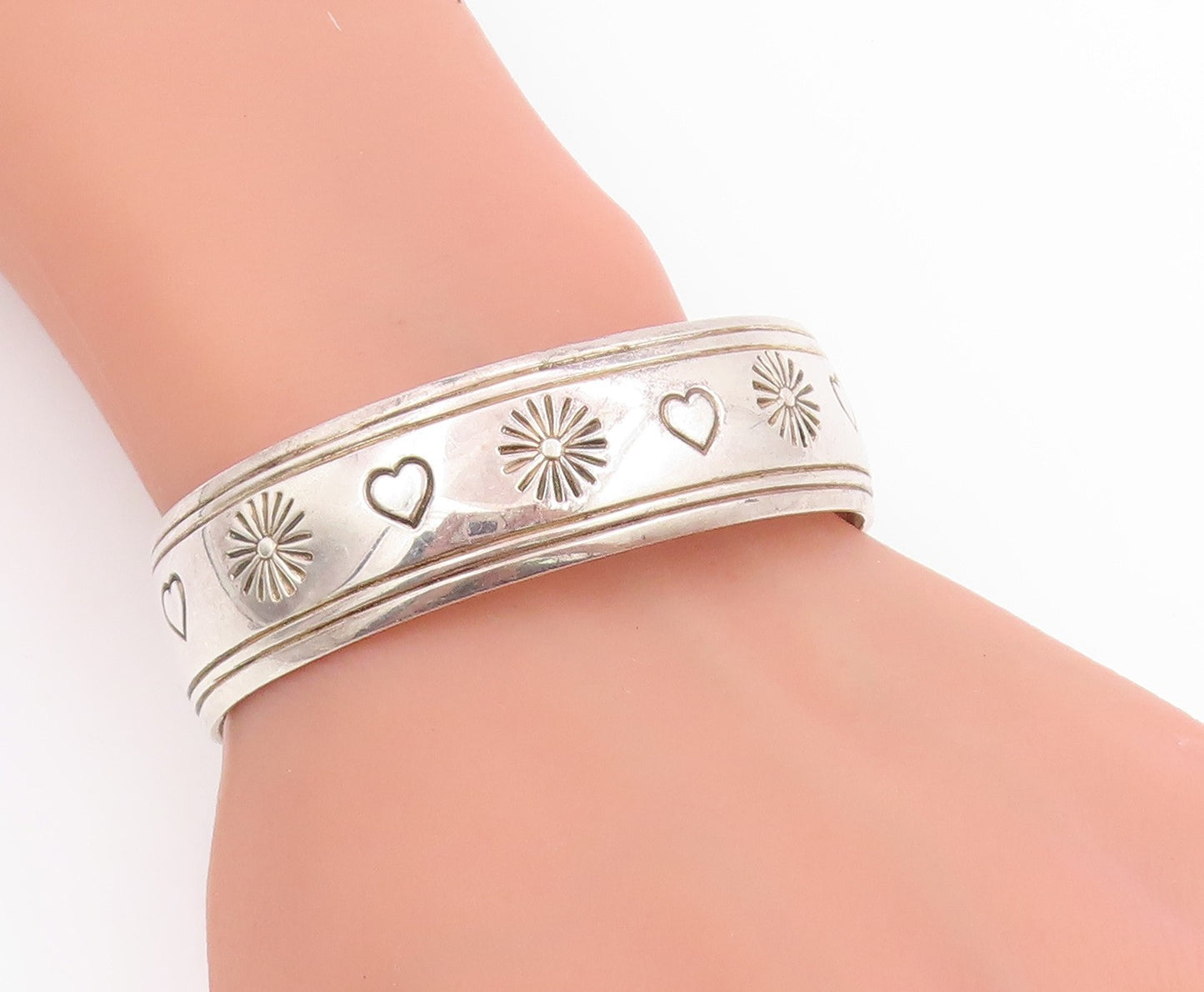 925 Sterling Silver Vintage Bracelet NAVAJO Etched Sun & Love Heart Cuff BT11448