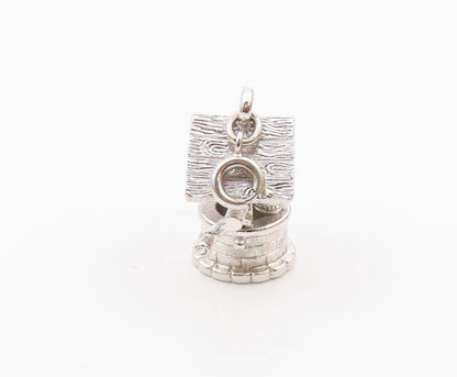 925 Sterling Silver  Vintage Shiny Water Well Etched Detail Pendant  PT15236