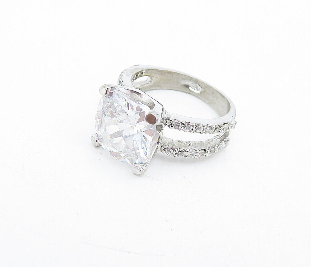 925 Sterling Silver  Cubic Zirconia Solitaire With Accents Ring Sz 5  RG5291