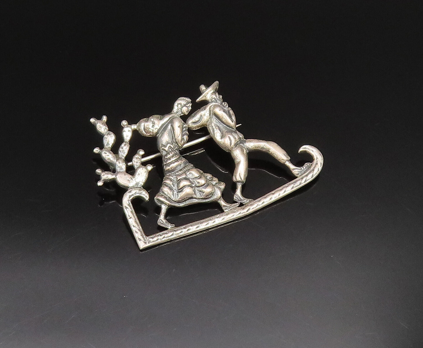 MEXICO 925 Silver  Vintage Men Carrying Bindle Across Desert Brooch Pin BP9749