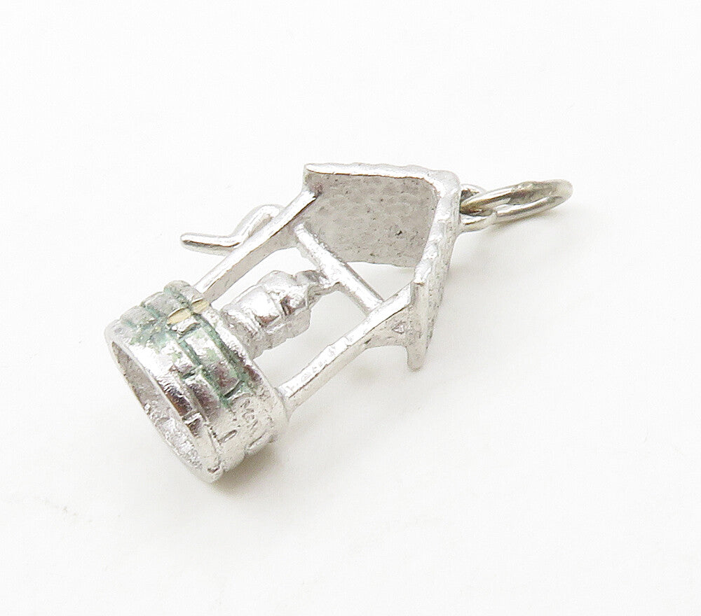 925 Sterling Silver  Vintage Shiny Petite Water Well Motif Pendant  PT13249