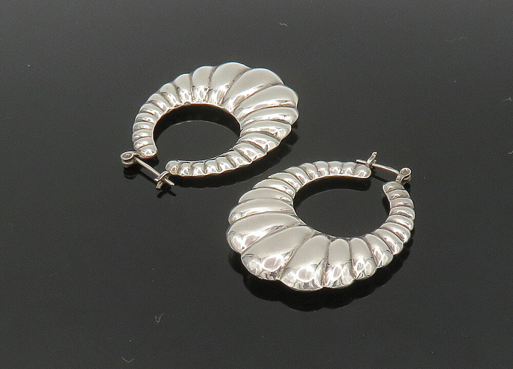 925 Sterling Silver  Vintage Shiny Hollow Scalloped Hoop Earrings  EG11184