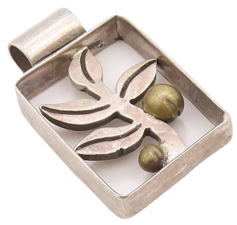 925 Sterling Silver Vintage Pendant Solid Framed Cutout Plant  PT23578