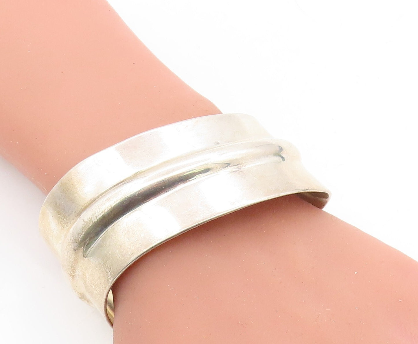 MEXICO 925 Sterling Silver  Vintage Raised Design Shiny Cuff Bracelet  BT2665