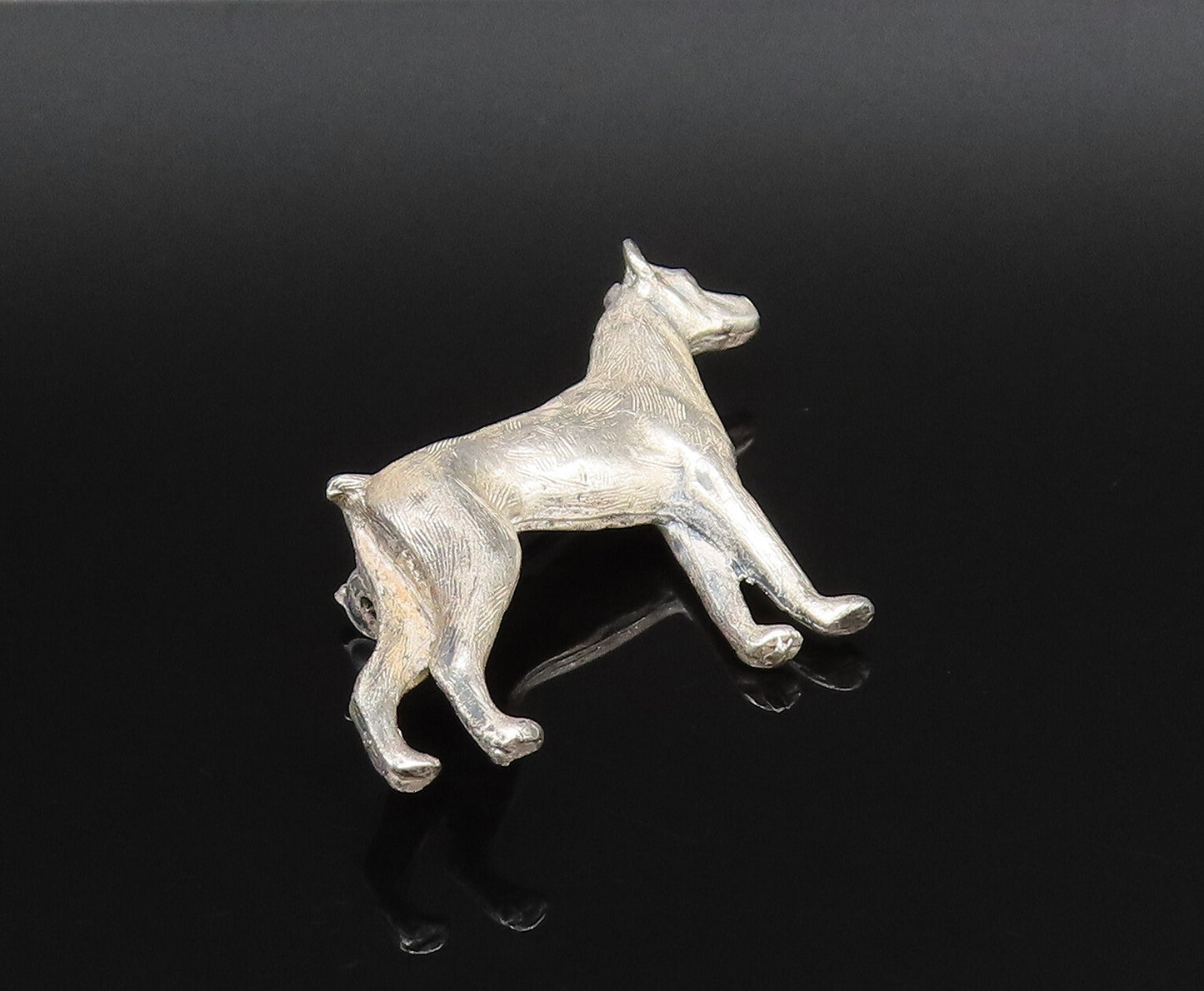 925 Sterling Silver  Vintage Carved Etched Dog Motif Brooch Pin  BP9837