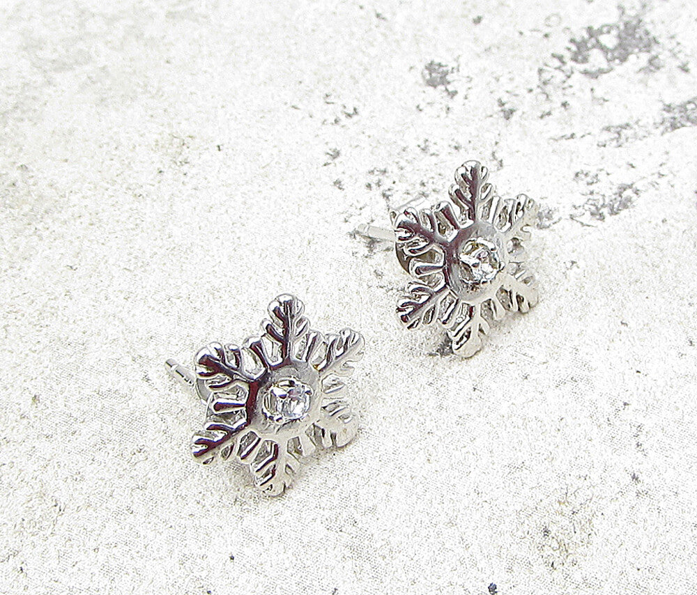 925 Sterling Silver  White Cubic Zirconia Snowflake Stud Earrings  EG1405