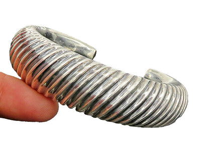 925 Sterling Silver  Vintage Shiny Hollow Fluted Pointed Cuff Bracelet  BT8250