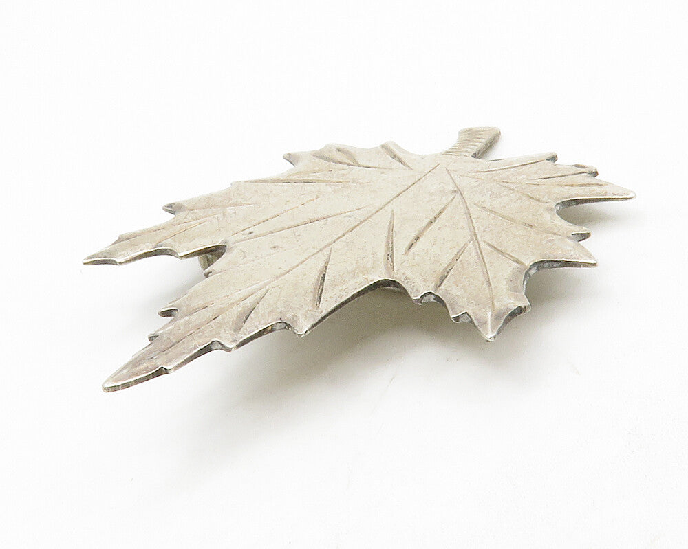 925 Sterling Silver  Vintage Shiny Etched Detail Maple Leaf Brooch Pin  BP5029
