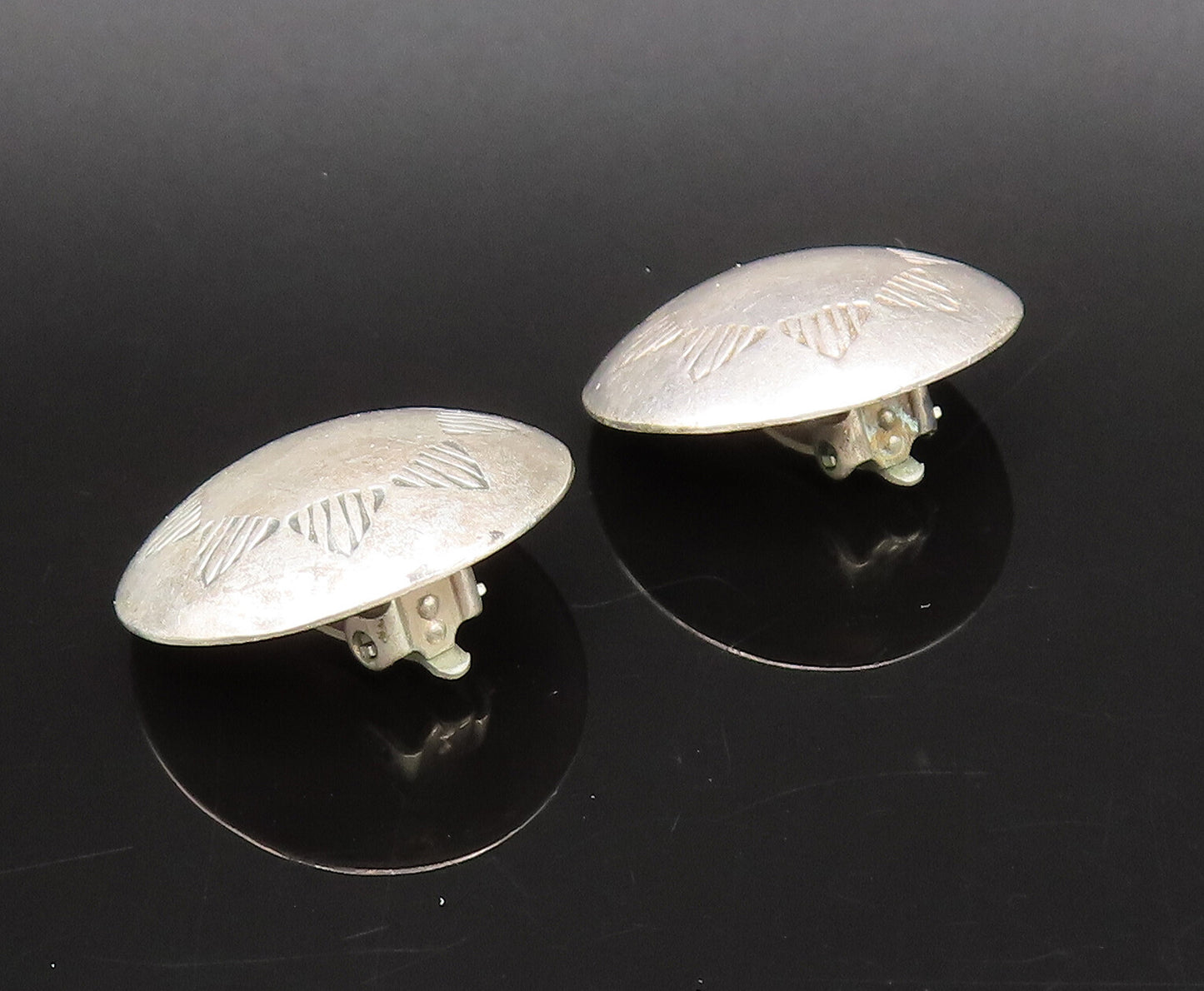 SOUTHWESTERN 925 Sterling Silver Vintage Etched Star Motif Dome Earrings EG12298