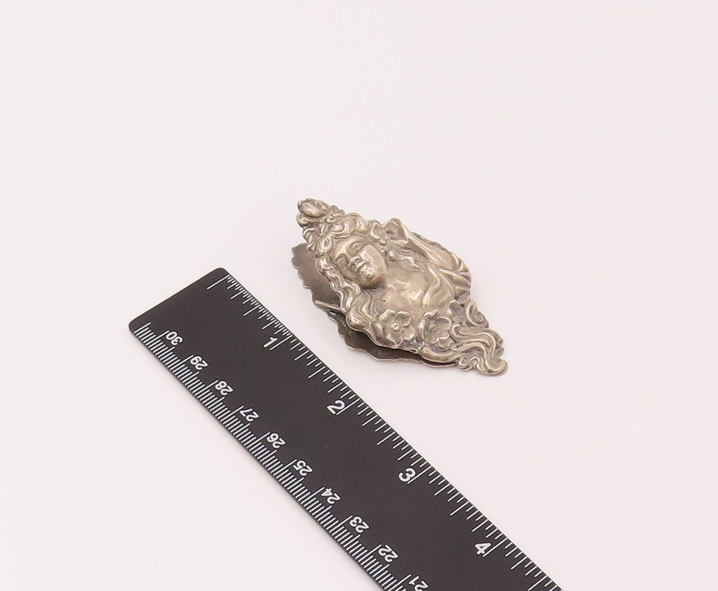 925 Sterling Silver Vintage Antique Girl Swirly Flowers Cloth Holder Pin TR3482