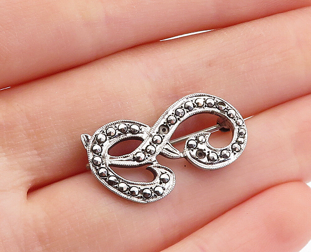925 Sterling Silver  Vintage Petite Sparkling P Initial Brooch Pin  BP1104