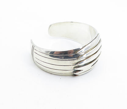 925 Sterling Silver  Vintage Shiny Raised Detail Tapered Cuff Bracelet  BT2560
