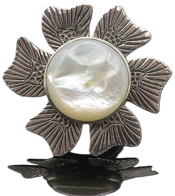 925 Sterling Silver  Mother Of Pearl Flower Motif Cocktail Ring Sz 7  RG11204