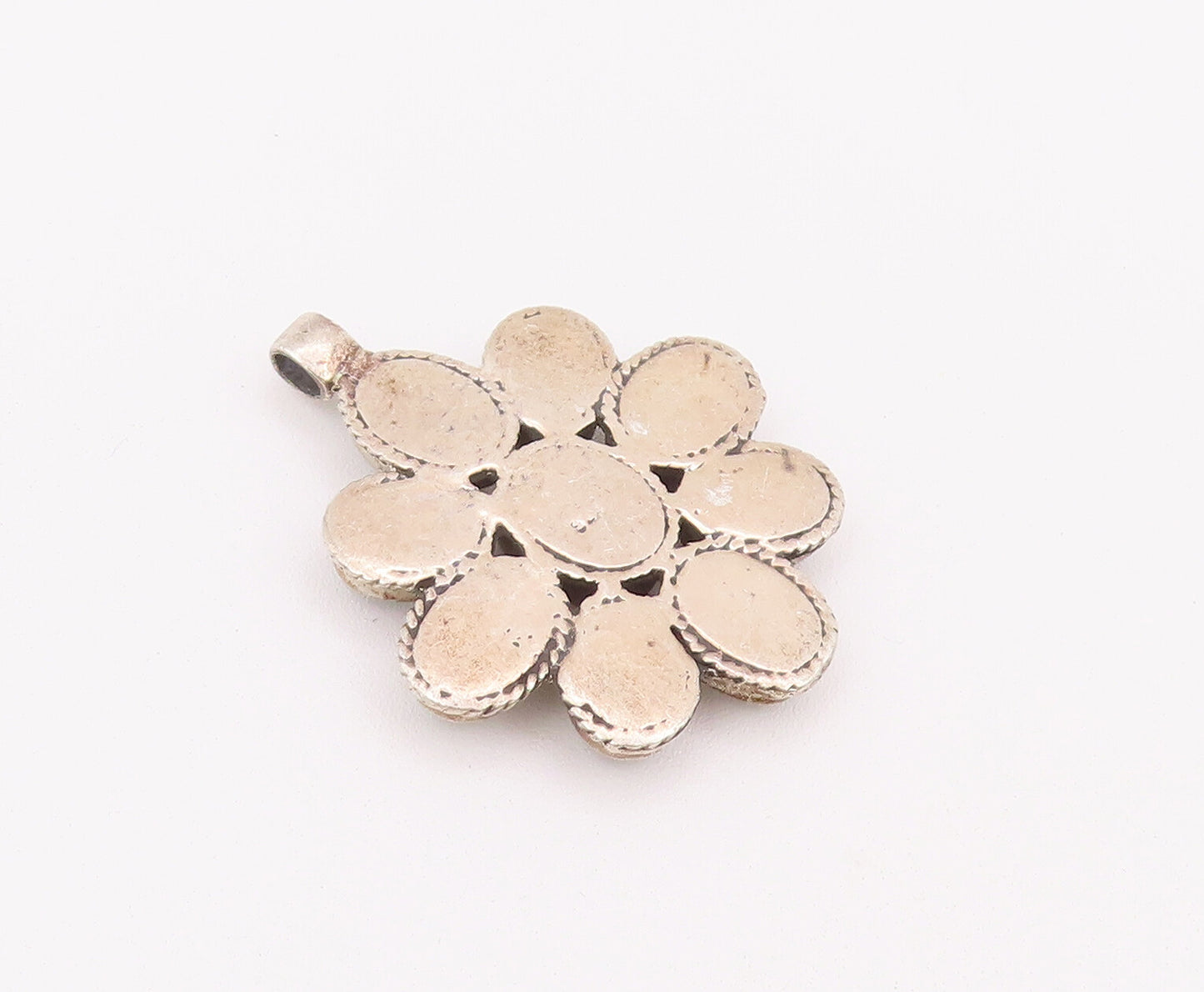 925 Sterling Silver Vintage Pendant Oval Cut Mother Of Pearls Flower  PT22812