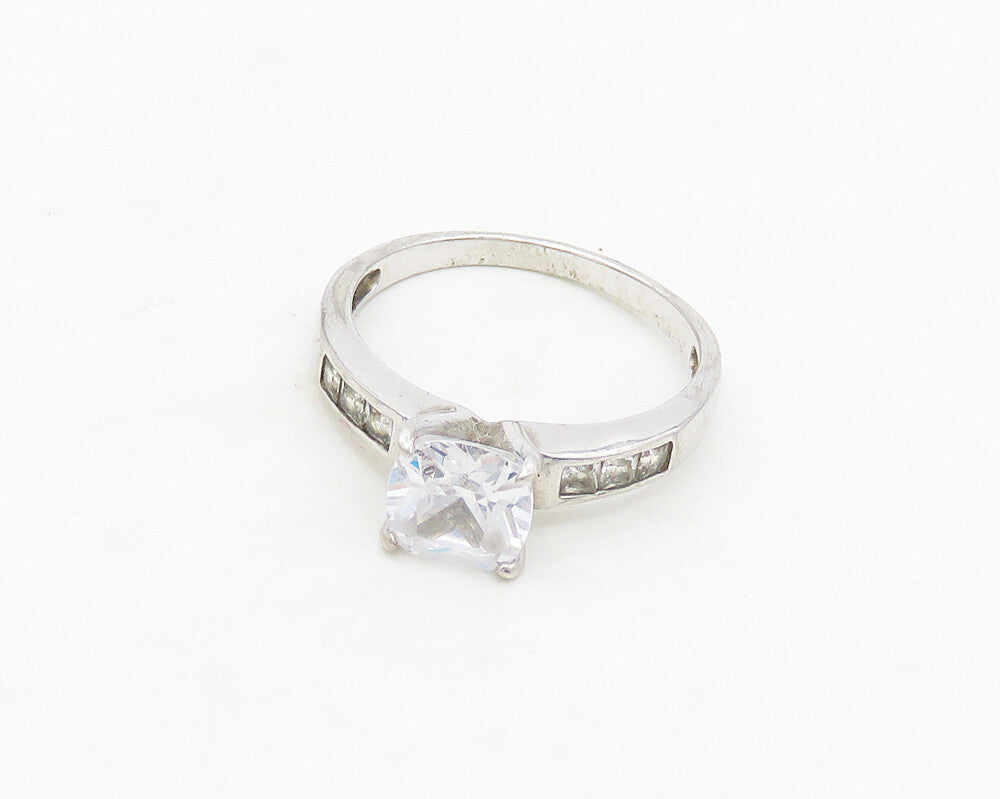 925 Sterling Silver  Cubic Zirconia Solitaire With Accents Ring Sz 7  RG17348