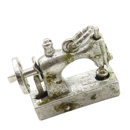 925 Sterling Silver  Vintage Petite Sewing Machine Pendant (SPINS)  PT15531