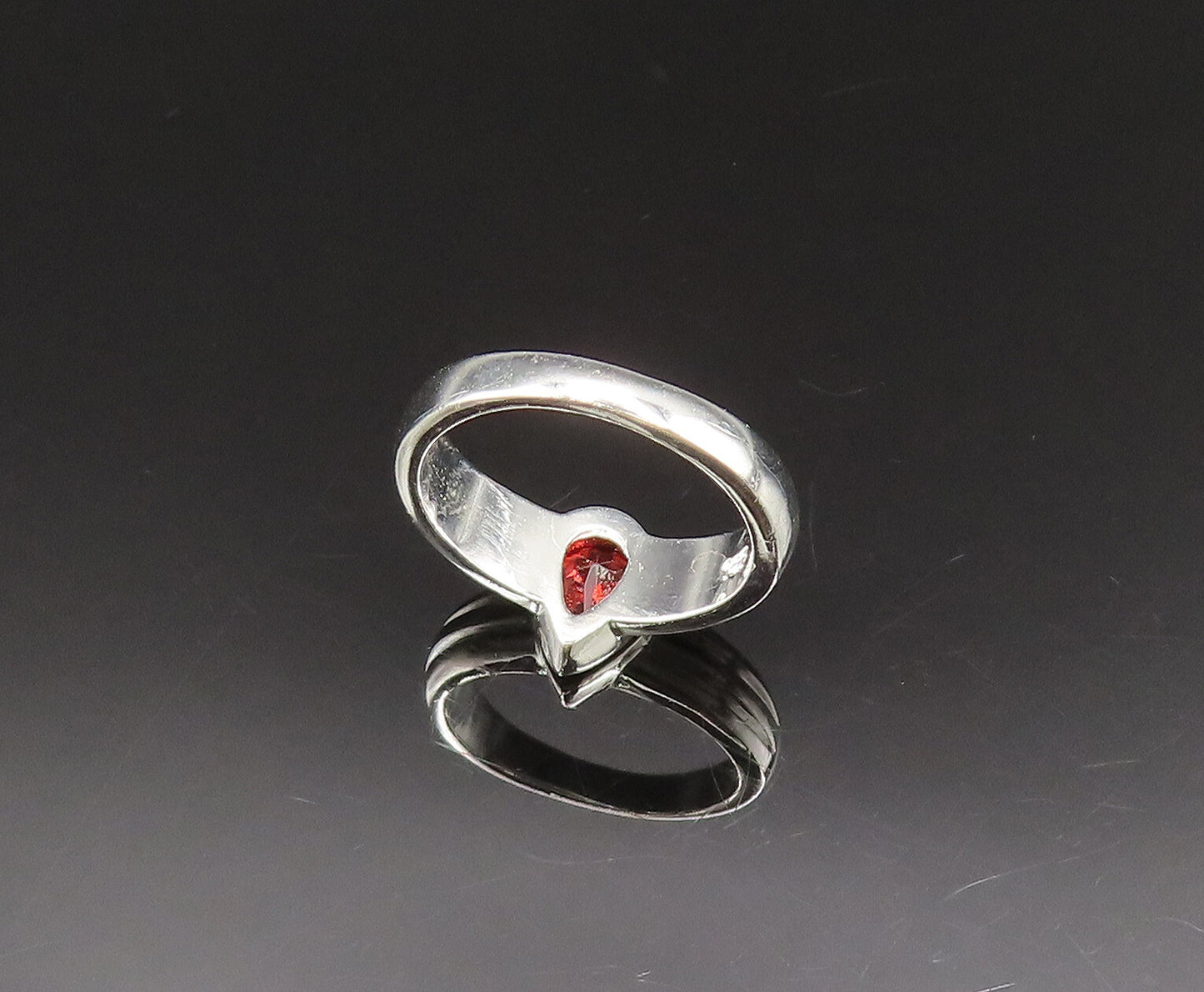 925 Sterling Silver  Vintage Pear Shaped Garnet Ribbed Band Ring Sz 7  RG25564