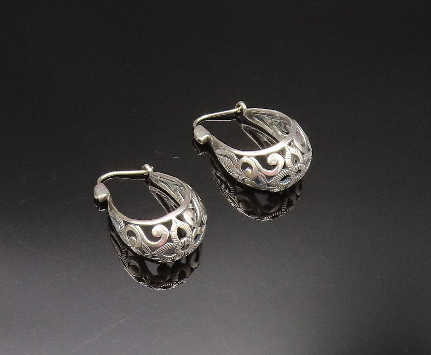 925 Sterling Silver  Vintage Etched Open Scroll Oval Hoop Earrings  EG11911