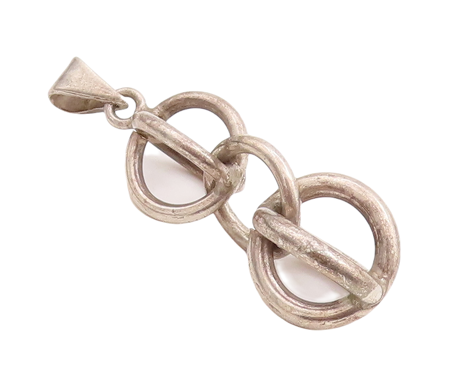 925 Sterling Silver Vintage Pendant Solid Interlocked Cutout Rings PT23429