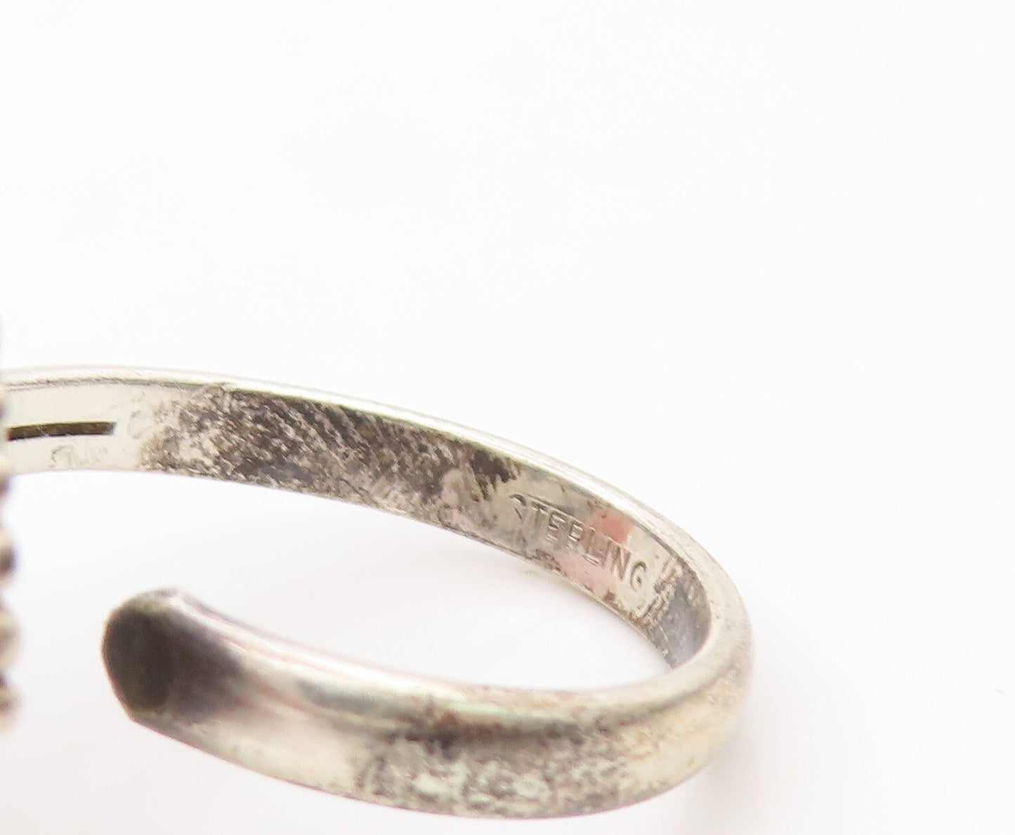 925 Sterling Silver Vintage Ring Dark Tone Cutout Grooved Flower  SZ 8  RG32007