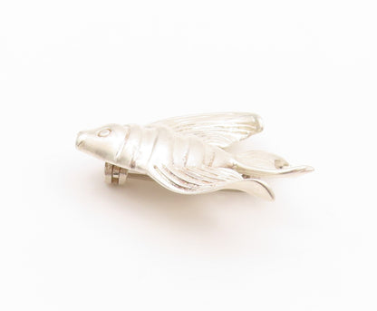 925 Sterling Silver Vintage Brooch Domed Carved Tropical Fish Design  BP11642