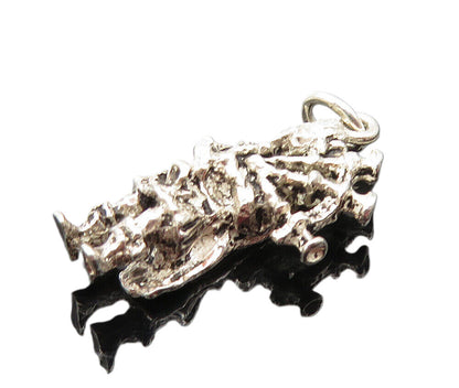925 Sterling Silver  Vintage Petite Sculpted Bag Pipe Player Pendant  PT7041
