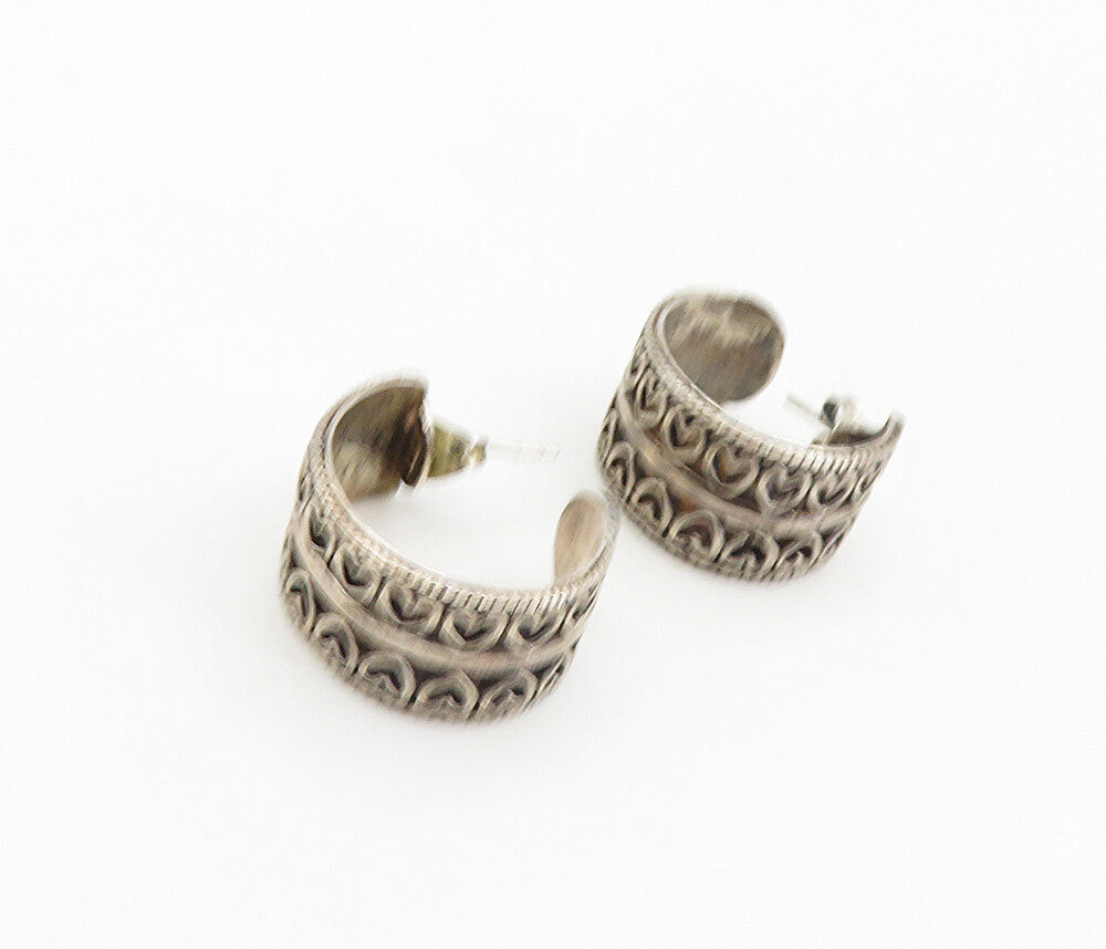 925 Sterling Silver  Vintage Love Heart Patterned JHoop Earrings  EG4529