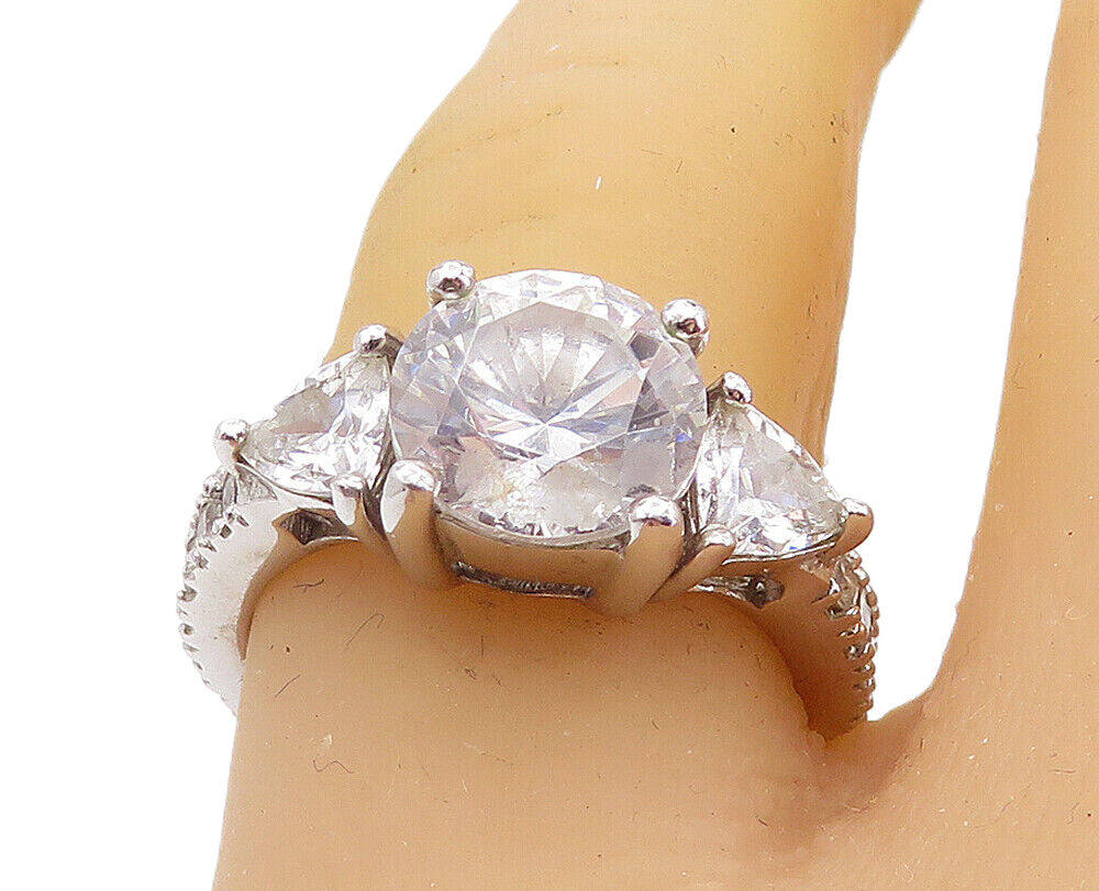 925 Sterling Silver  Cubic Zirconia Solitaire With Accents Ring Sz 7  RG8328