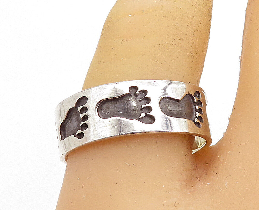 925 Sterling Silver  Vintage Shiny Footprints Pattern Band Ring Sz 10.5 RG7444