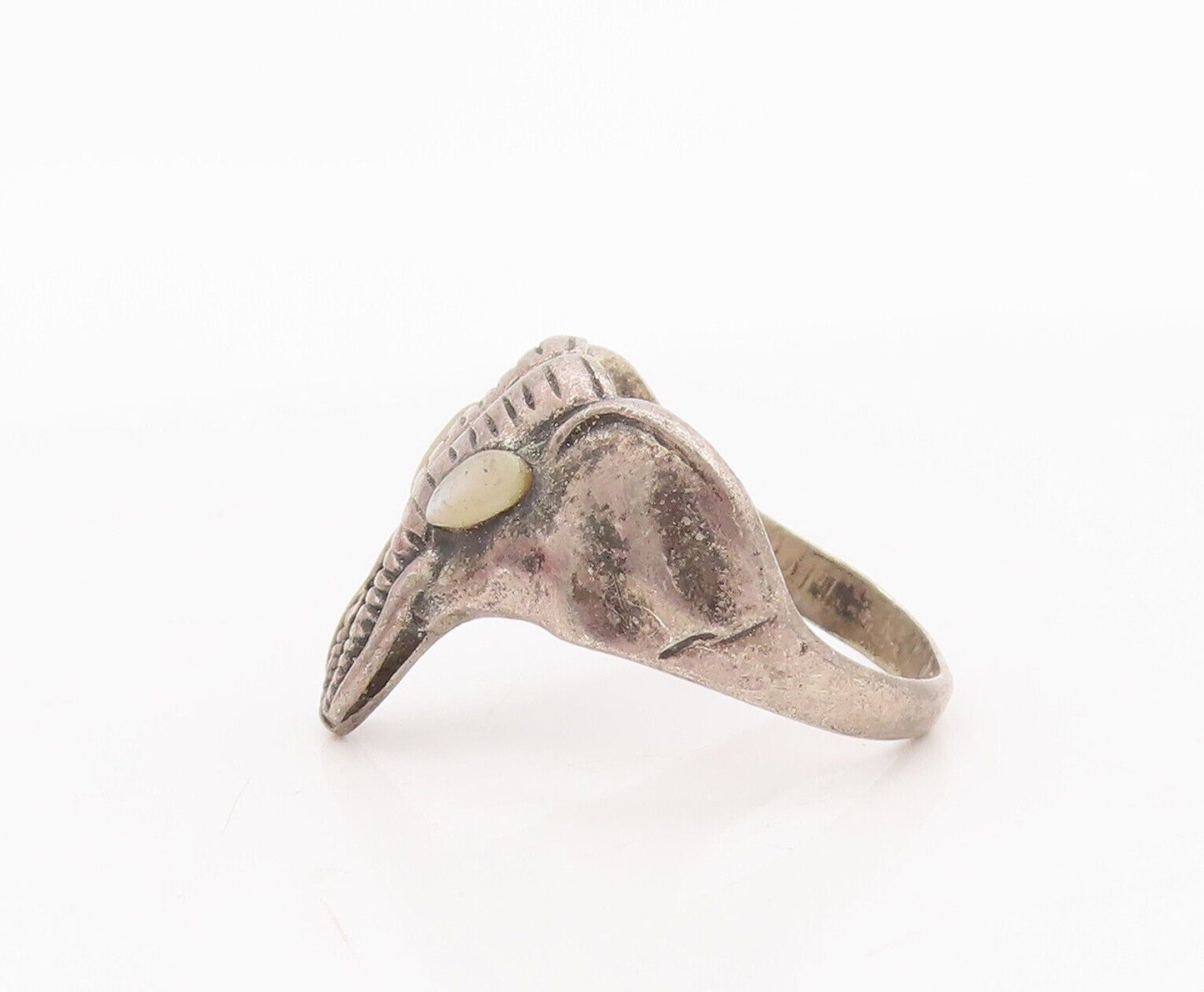 925 Sterling Silver Vintage Ring Carved Cat Eyed Elephant Face  Sz 5.5  RG28459