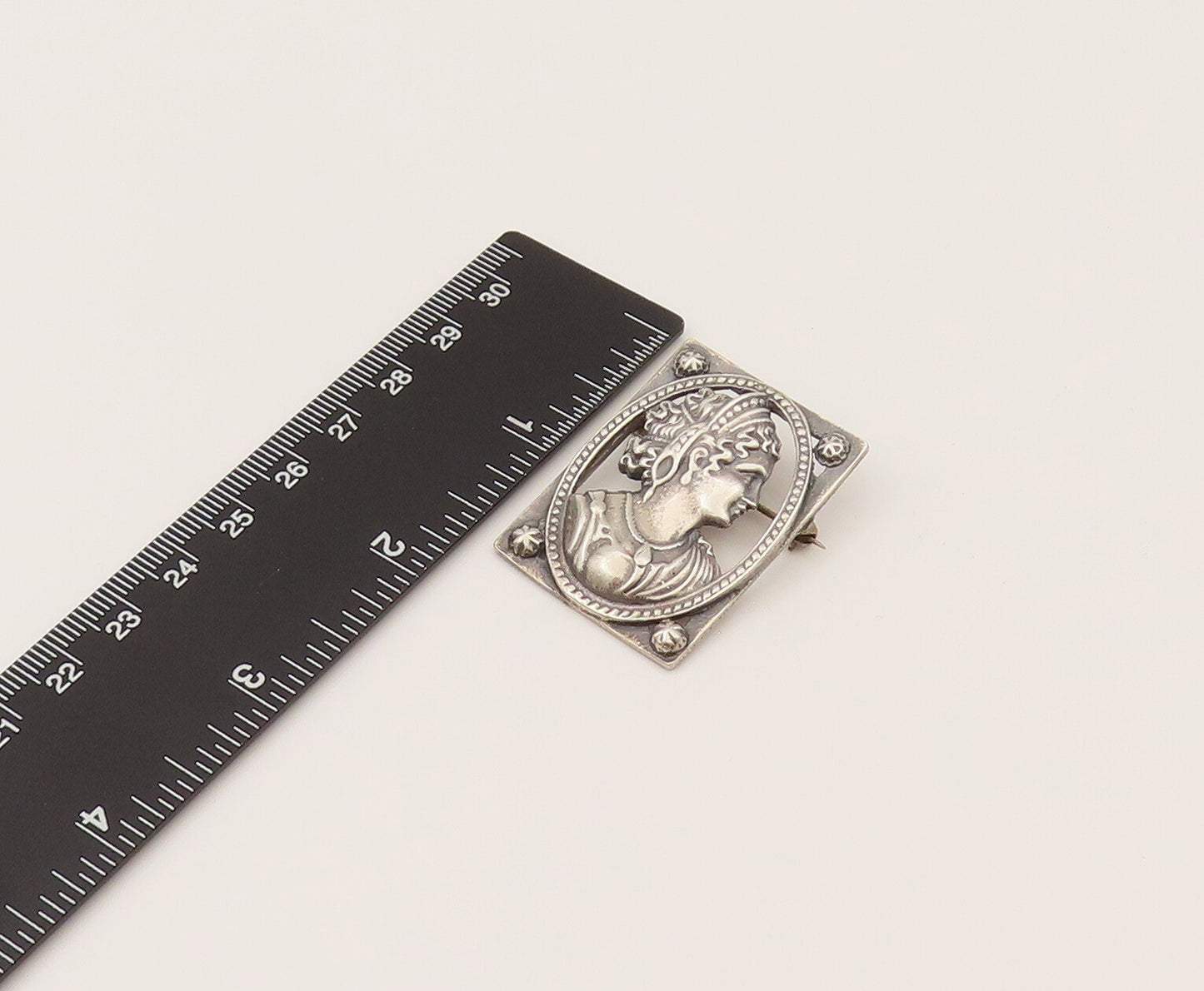 925 Sterling Silver  Vintage Woman's Side Profile Cutout Brooch Pin  BP10202