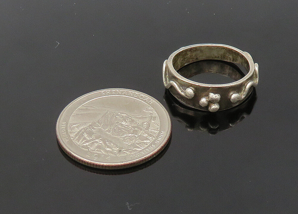 925 Sterling Silver  Vintage Raised Swirl Detail Band Ring Sz 6  RG21281