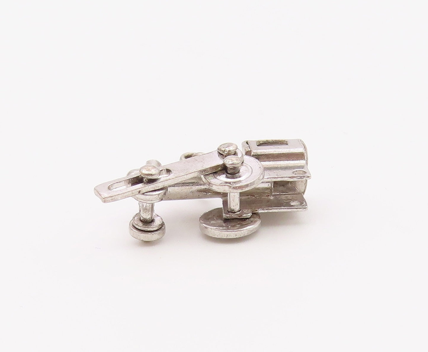 925 Sterling Silver  Vintage Petite Shiny Train Car Drop Pendant  PT17301