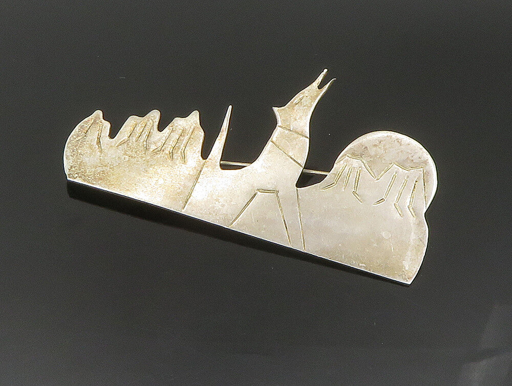 925 Sterling Silver  Vintage Howling Wolf In The Woods Brooch Pin  BP9356