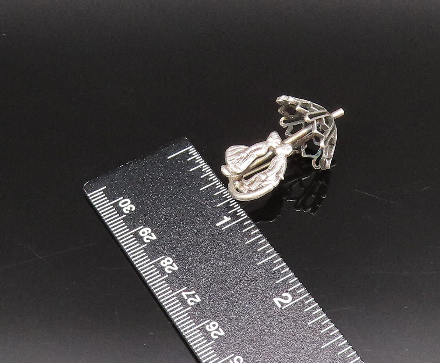 925 Sterling Silver  Vintage Couple Kissing Under Umbrella Brooch Pin  BP10049