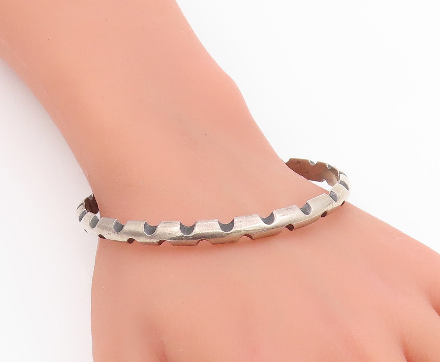 925 Sterling Silver Vintage Bracelet ANTONIA PINEDA Notched Bangle  BT11494