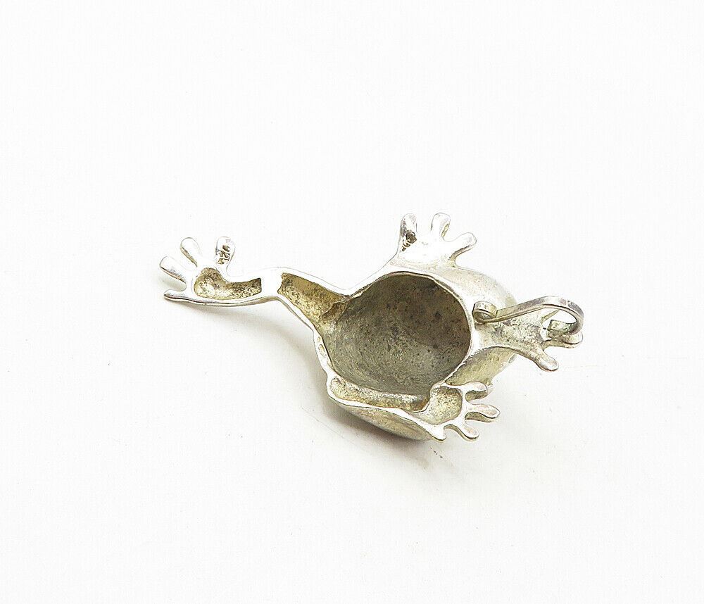 925 Sterling Silver  Vintage Green Stone Shiny Frog Motif Pendant  PT6671