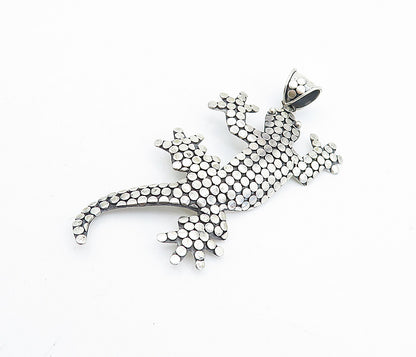 925 Sterling Silver  Vintage Shiny Circle Patterned Lizard Pendant  PT5748