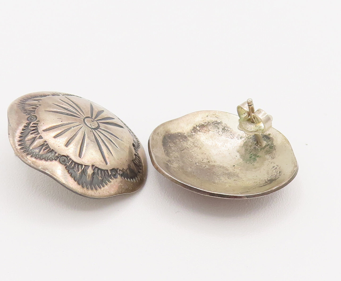 SOUTHWESTERN 925 Sterling Silver Vintage Carved Floral Dome Earrings EG12351