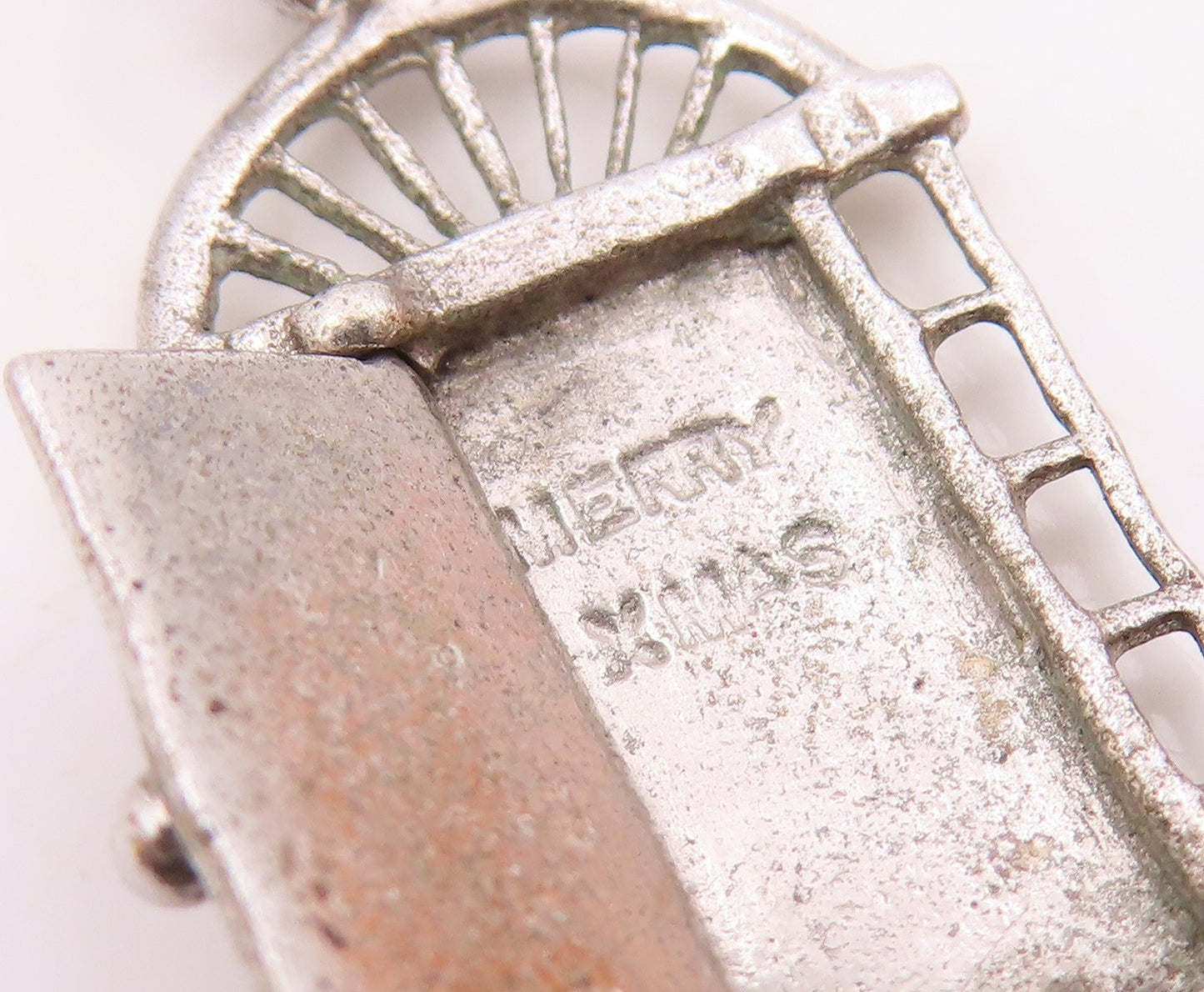 925 Sterling Silver  Vintage Christmas Wreath Door Pendant (OPENS)  PT18891