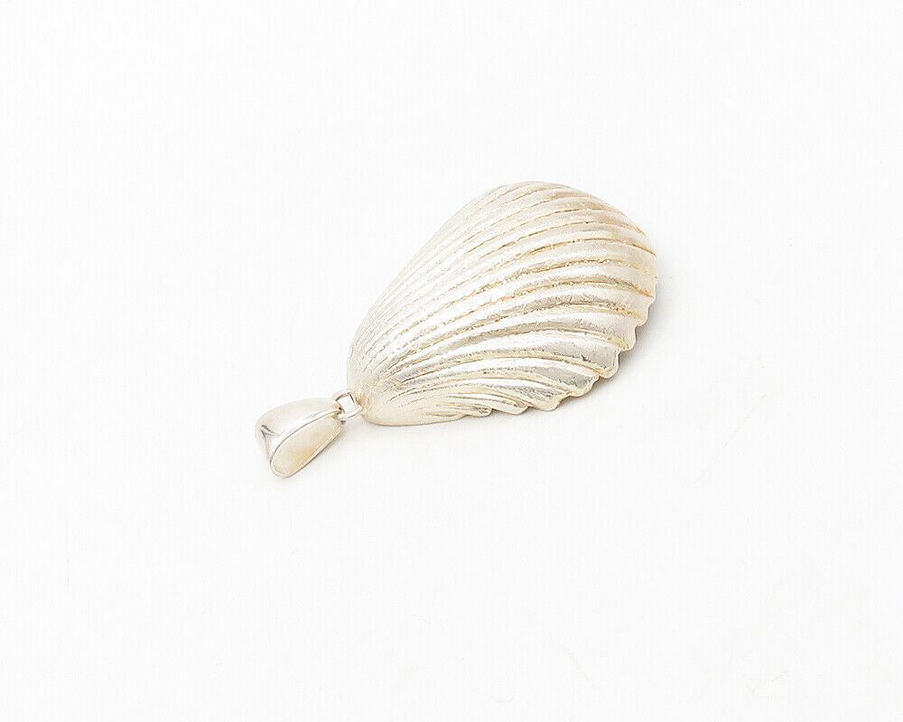 925 Sterling Silver  Vintage Shiny Scalloped Clam Shell Motif Pendant  PT14338
