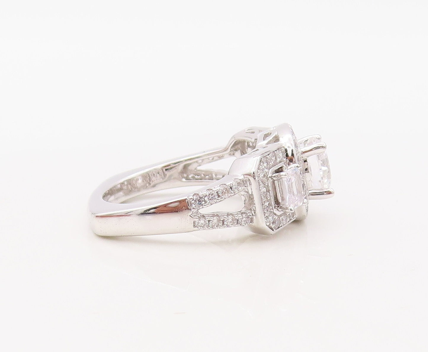 925 Sterling Silver Vintage Ring Round Rectangle Cut CZ Inlay  Sz 7 RG30643