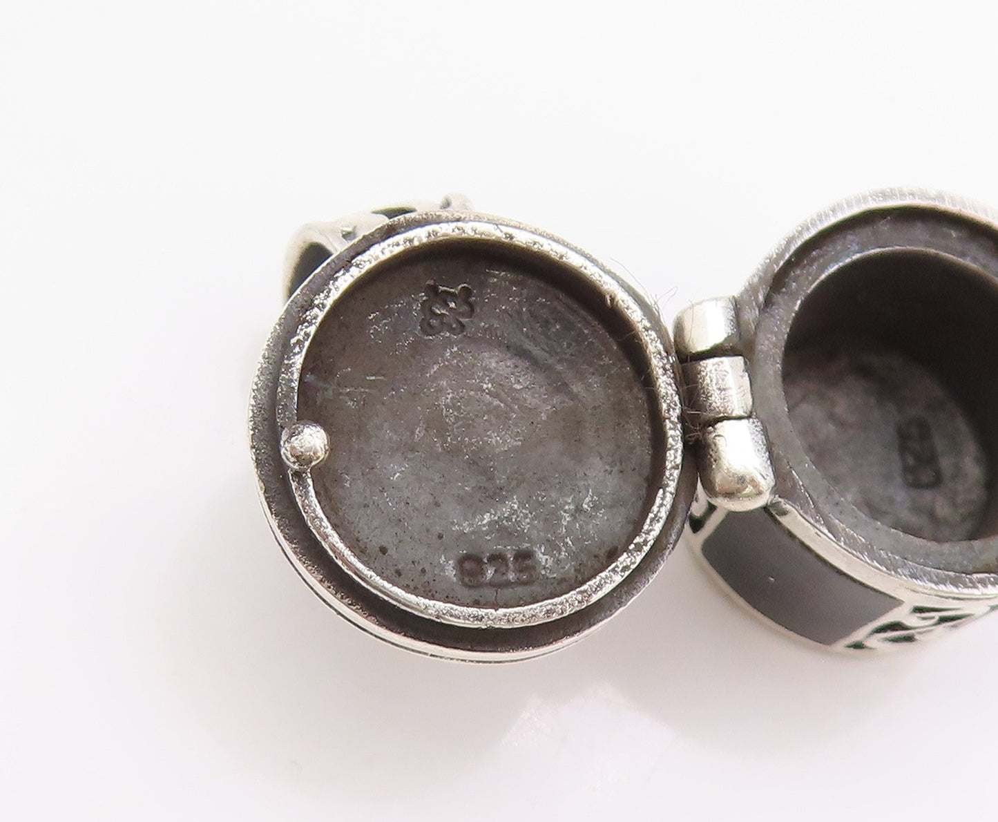 925 Sterling Silver Vintage Pendant Onyx Inlay Swirly Carved Box OPENS  PT24052