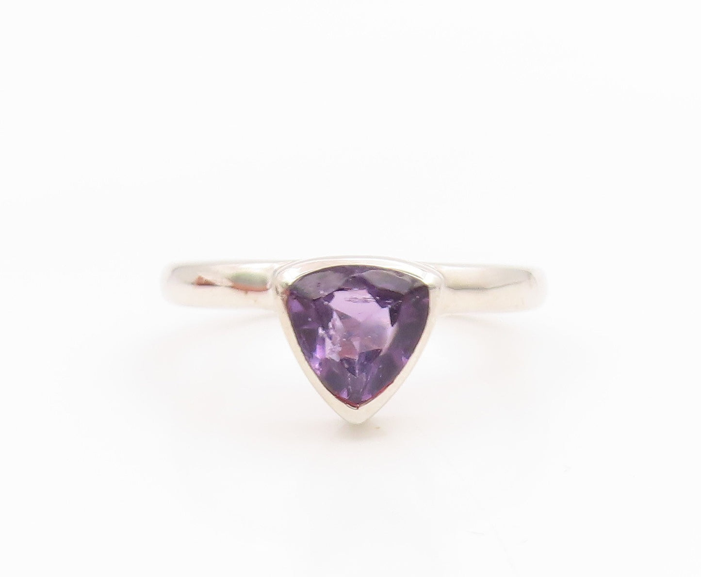 925 Sterling Silver Vintage Ring Elegant Amethyst Solitaire Band  Sz 8  RG35543