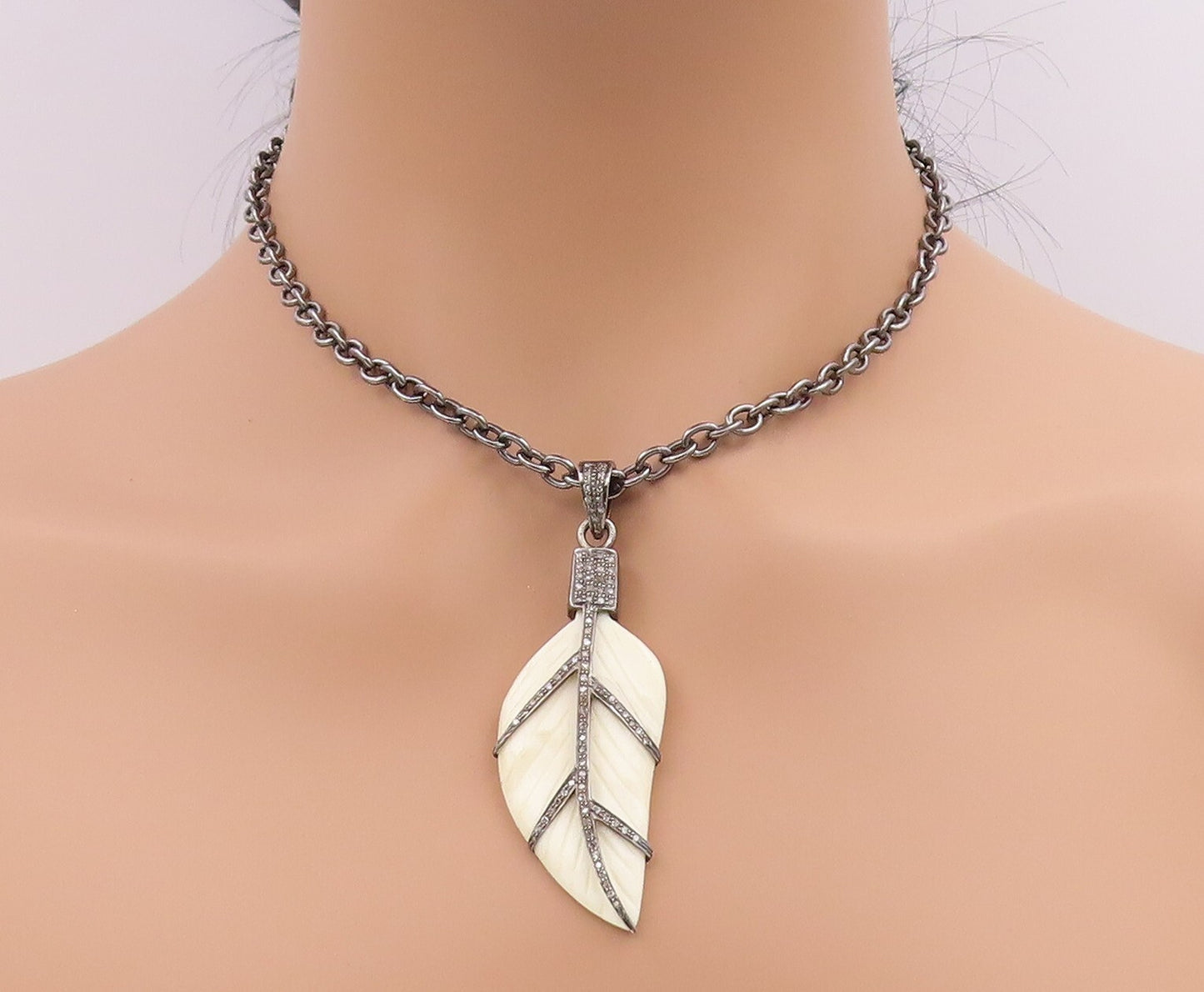 925 Sterling Silver Vintage Necklace Dark Tone Diamonds Inlay Leaf Carved NE4450